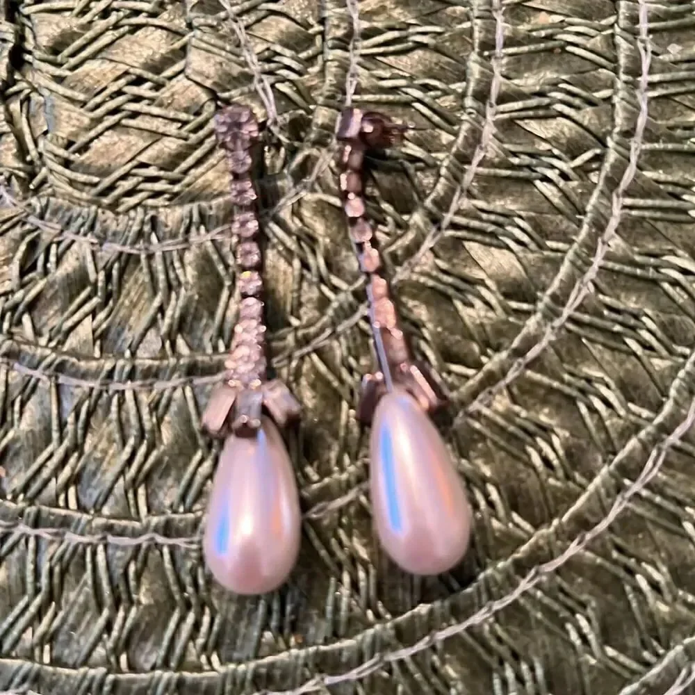 6 pair vintage faux pearl and gold colored earrings EVC